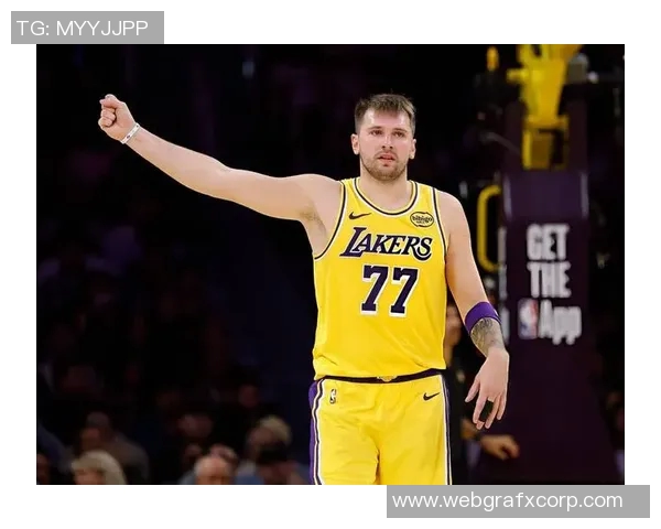 湖人输老鹰遭1喜3忧！艾顿梦游，东契奇情绪波动，范德彪无投篮！